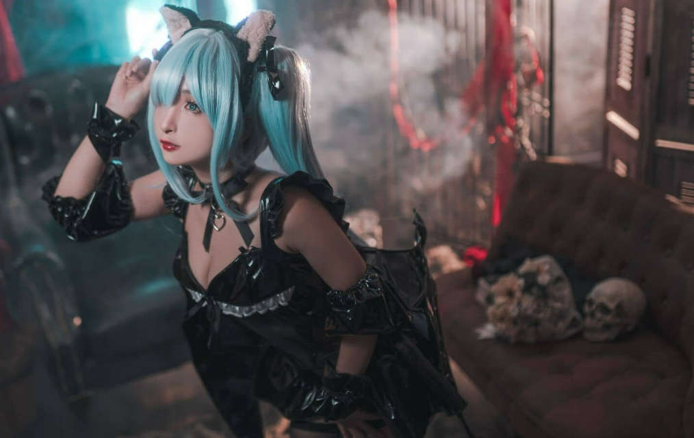 九九八吖cos雅努斯：冷酷与优雅并存的极致cosplay之美