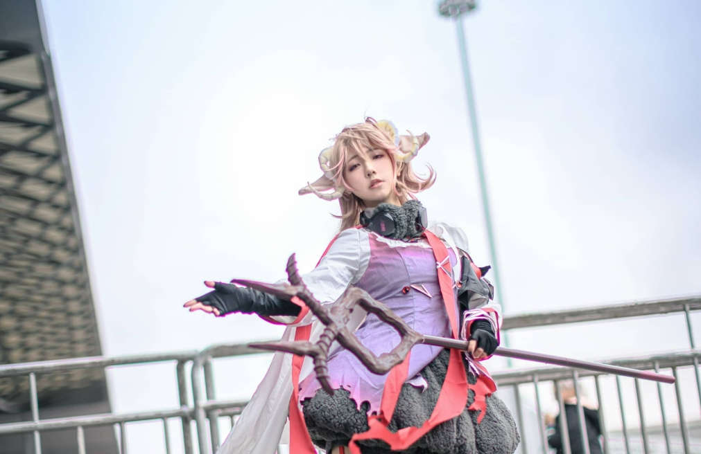 艾雅法拉与幽灵鲨的交织，蓝小沂KiKi《明日方舟》cosplay图集，共赏游戏角色之美1